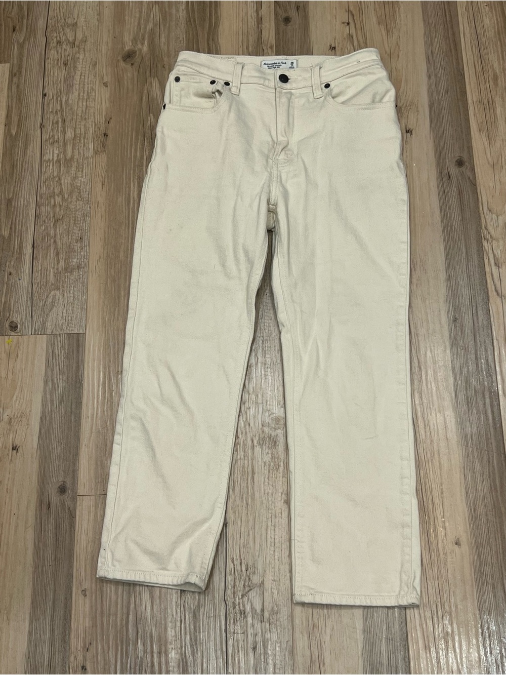 Abercrombie & Fitch ultrahigh-rise straight-leg ankle jeans in a cream 2/26